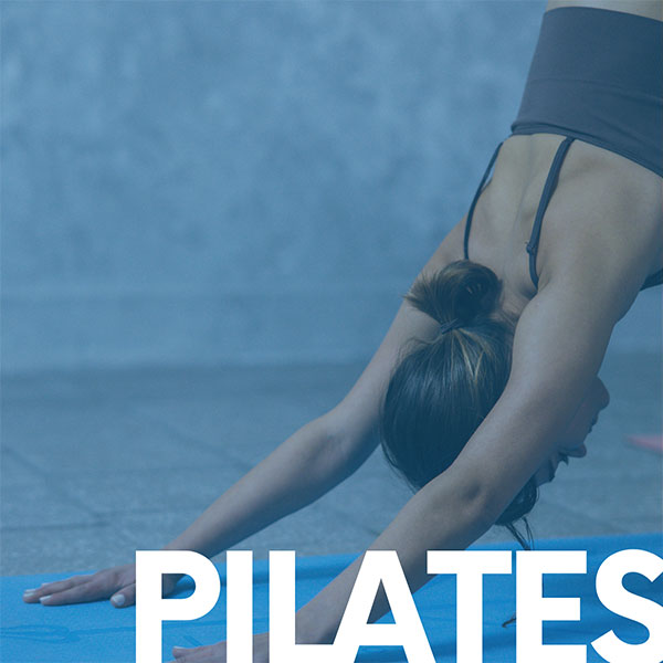 Los ejercicios de Pilates se centran en el desarrollo de los músculos internos para mantener el equilibrio corporal y dar estabilidad y firmeza a la columna vertebral. Mejora la coordinación y equilibrio. Mejora el control del cuerpo-mente y el nivel de estrés.